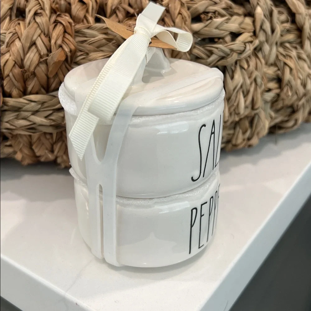Cute.Rae Dunn SALT - PEPPER.